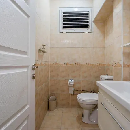 Luxury 4 Bdrm On Altiparmak Apartman *